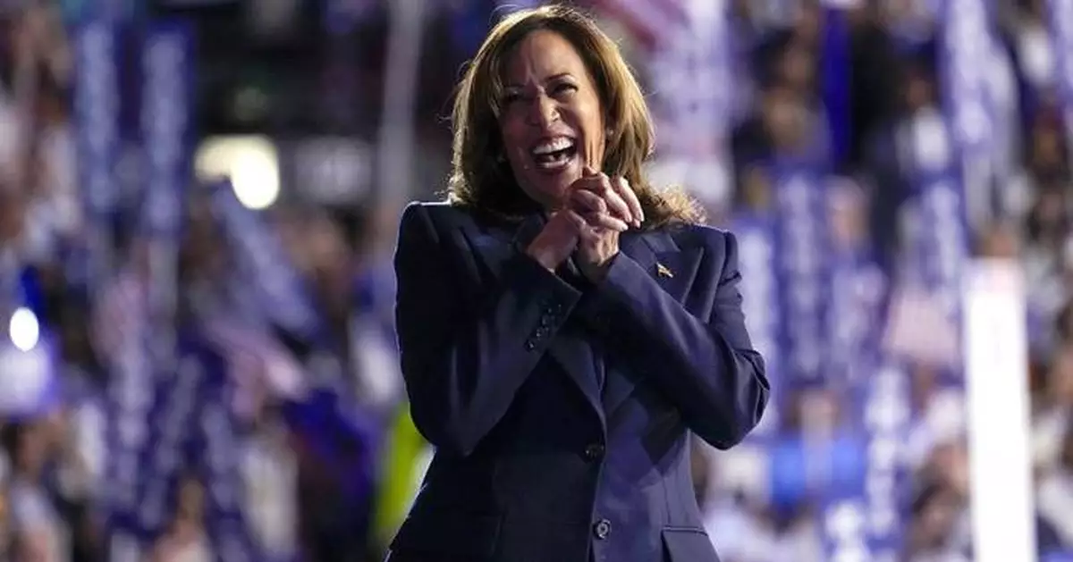 She's the sitting vice president. She's the candidate of change. How Harris is having it both ways