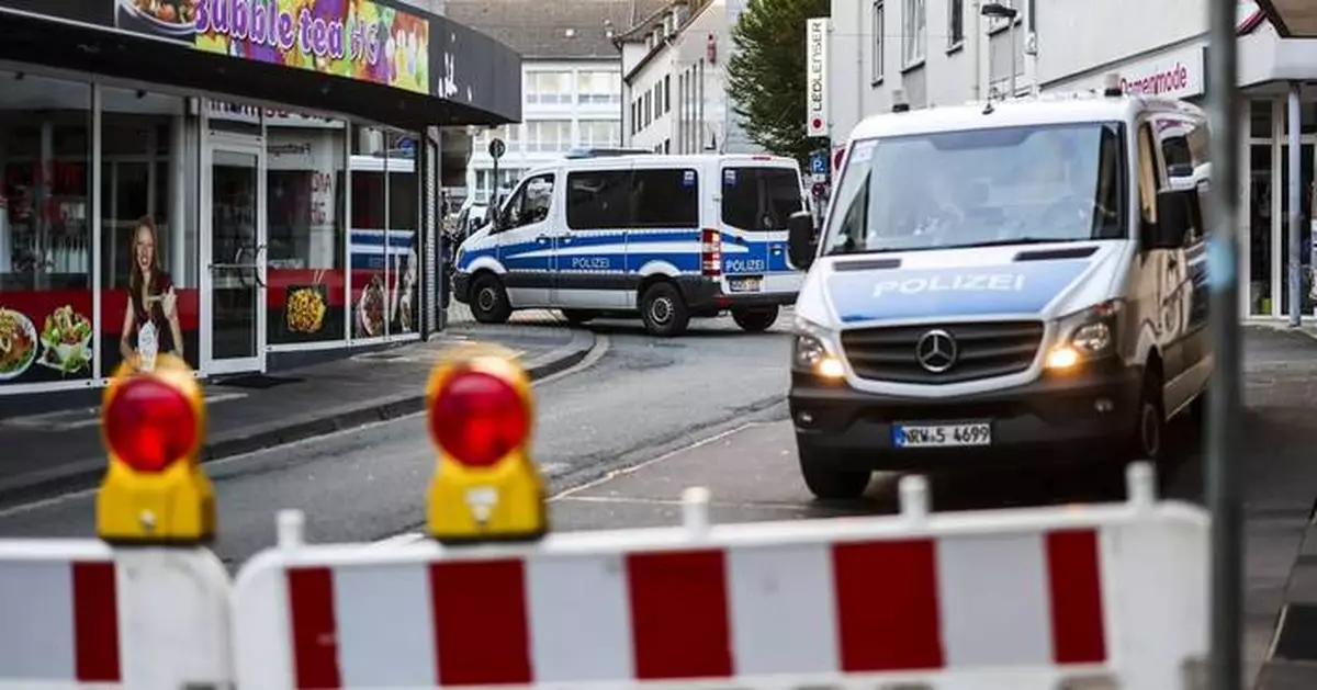 Islamic State group claims responsibility for knife attack that killed 3 in Solingen, Germany