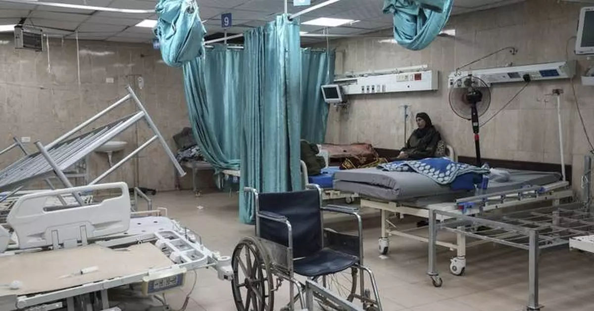 Hospital in central Gaza empties out as Israeli forces draw near