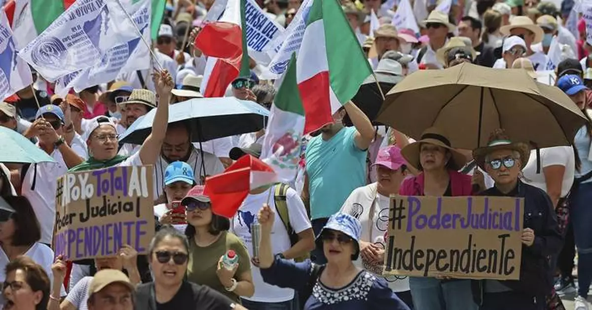 Protesters against judiciary overhaul plan urge Mexican president to 'respect democracy'