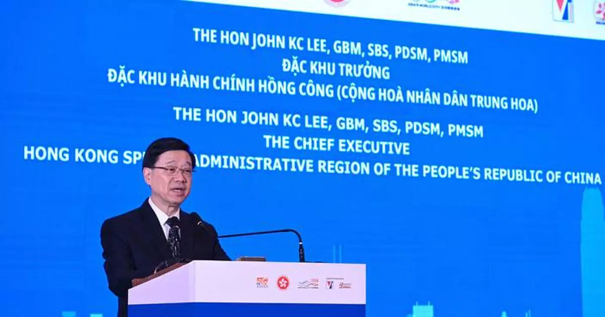 Hong Kong Chief Executive Promotes Economic Partnership with Vietnam at Business Luncheon