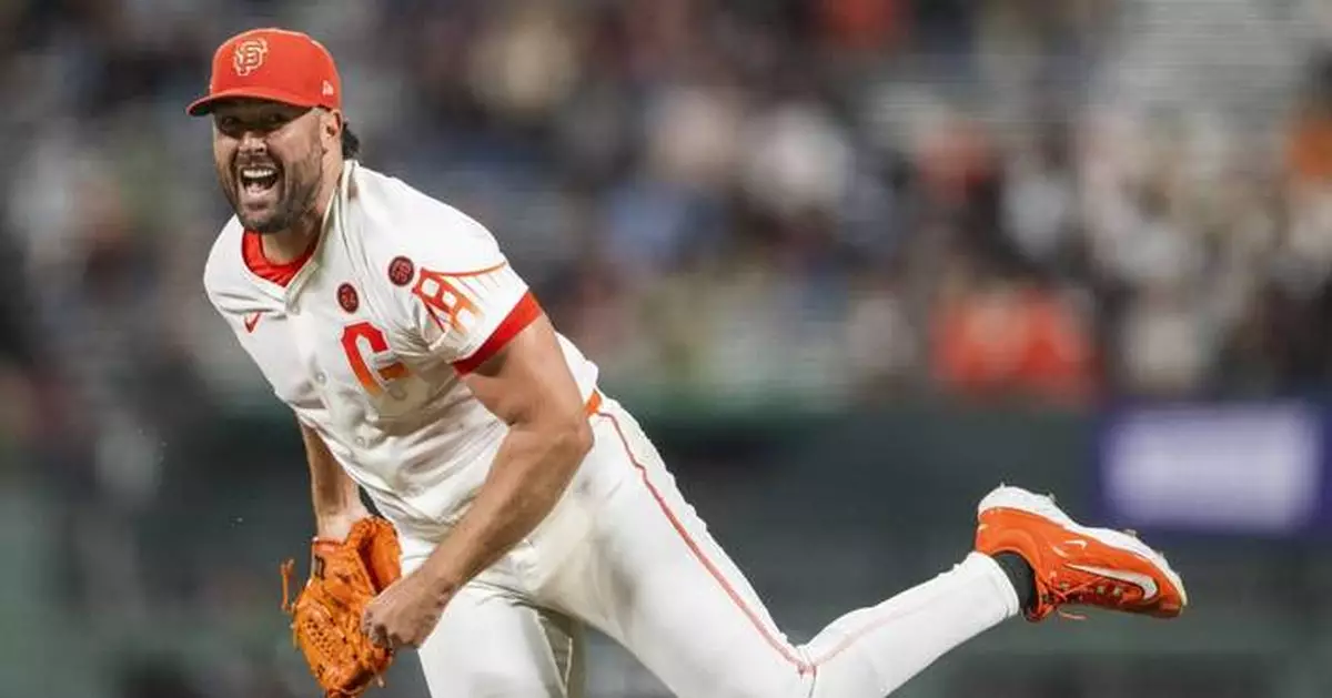 Robbie Ray strikes out 9 as the Giants beat the White Sox 4-1