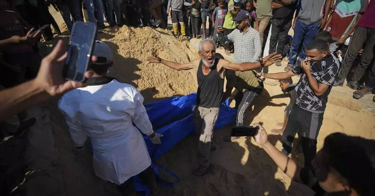 At least 11 killed in Israeli strike that hit a school in northern Gaza