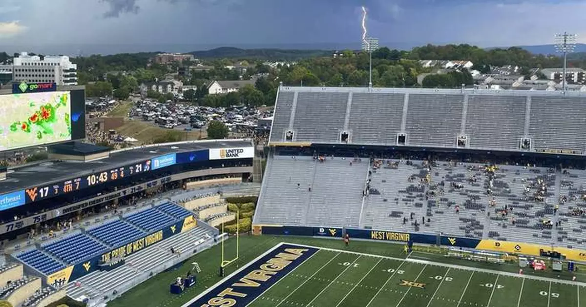 Garrett Greene throws two late TD passes and West Virginia beats Kansas 32-28