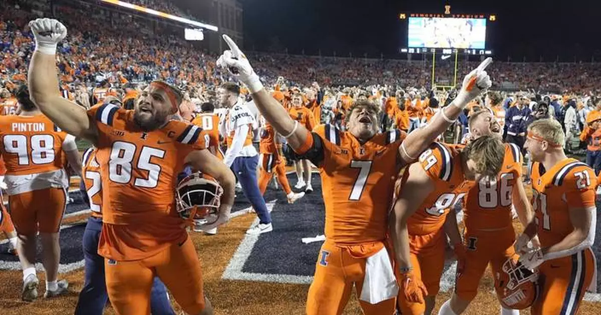 Illinois rallies in the 4th quarter to beat No. 19 Kansas 23-17