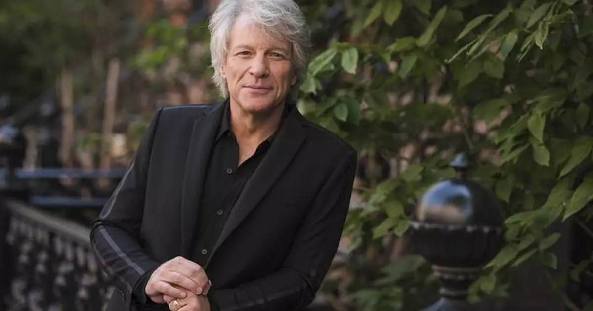 Jon Bon Jovi helps talk woman down from ledge on Nashville bridge