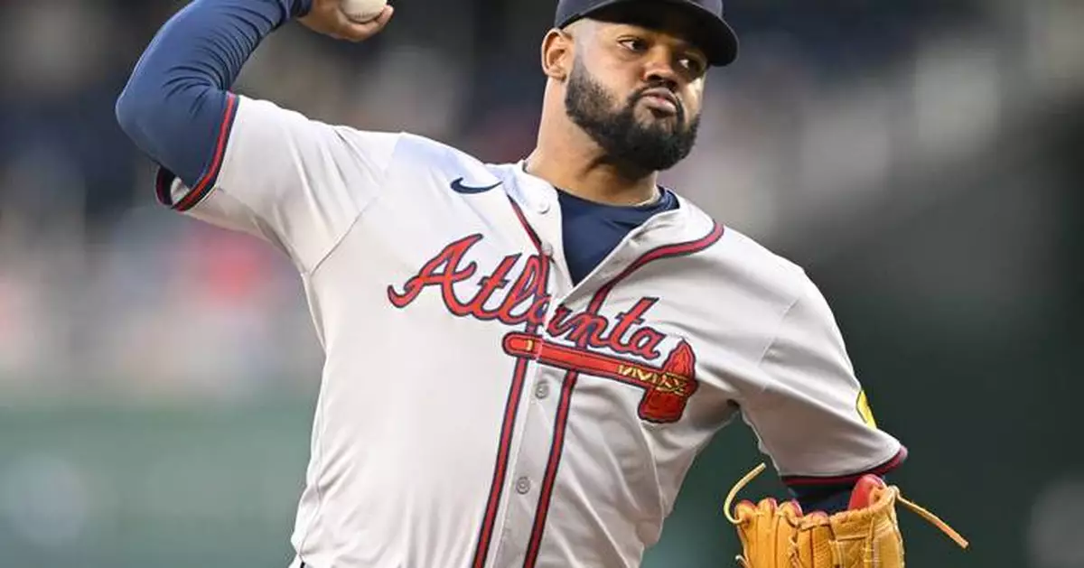 Braves RHP Reynaldo López heads back to injured list with shoulder inflammation