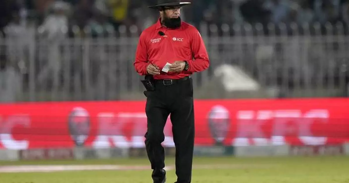 Cricket umpire Aleem Dar to quit next year after Pakistan domestic season