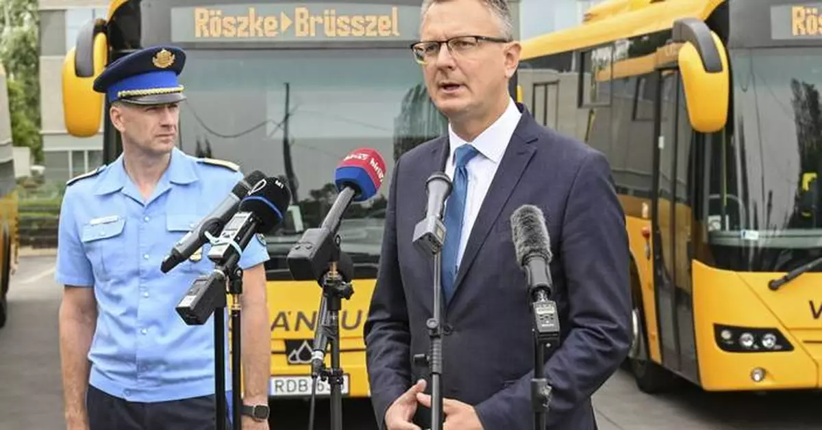 EU vows retaliation if Hungary sends buses of migrants to Brussels