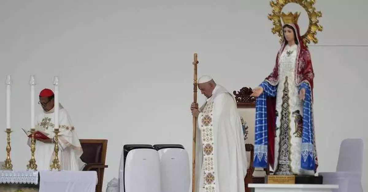 Pope arrives in Papua New Guinea for the second leg of his Southeast Asia and Oceania trip