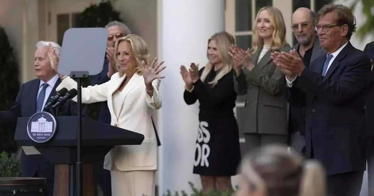 'The West Wing' cast visits the White House for a 25th anniversary party