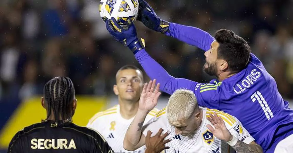 LA Galaxy score 4 goals in the second half to roar past LAFC 4-2 in an El Tráfico rivalry matchup