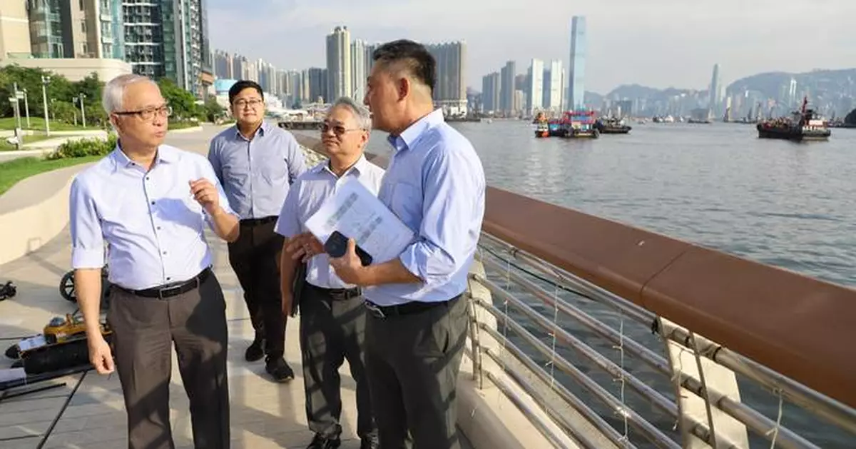 Secretary for Environment Visits Waterfront Areas to Assess Progress on Victoria Harbour Water Quality Improvements