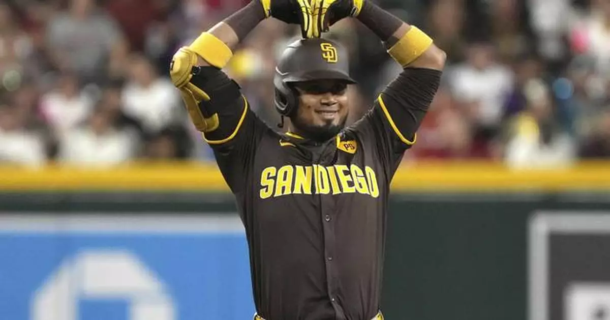 Padres secure home Wild Card Series with 5-3 win over Diamondbacks, who slide in NL playoff race