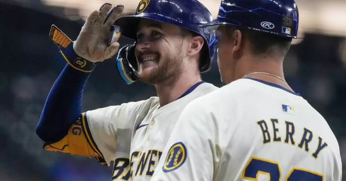 Brewers beat Phillies 6-2 in matchup of NL division leaders