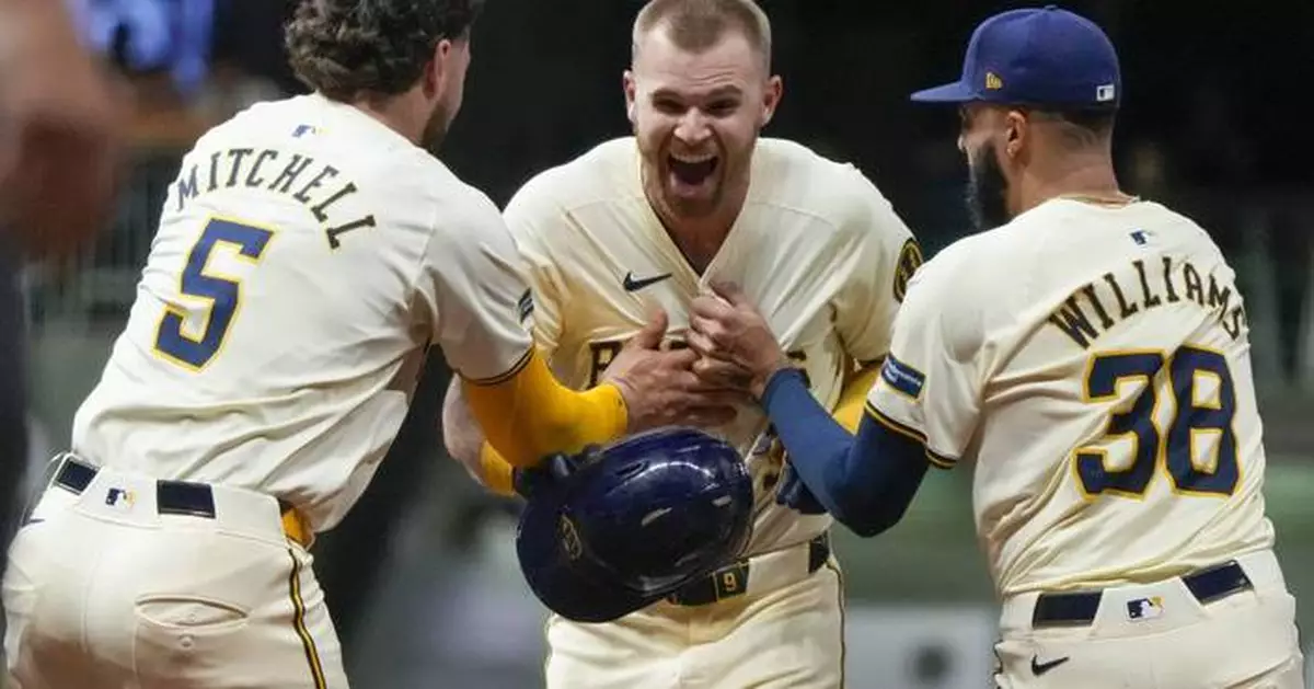 Jake Bauers hits game-ending single to lift NL Central-clinching Brewers to 2-1 win over Phillies