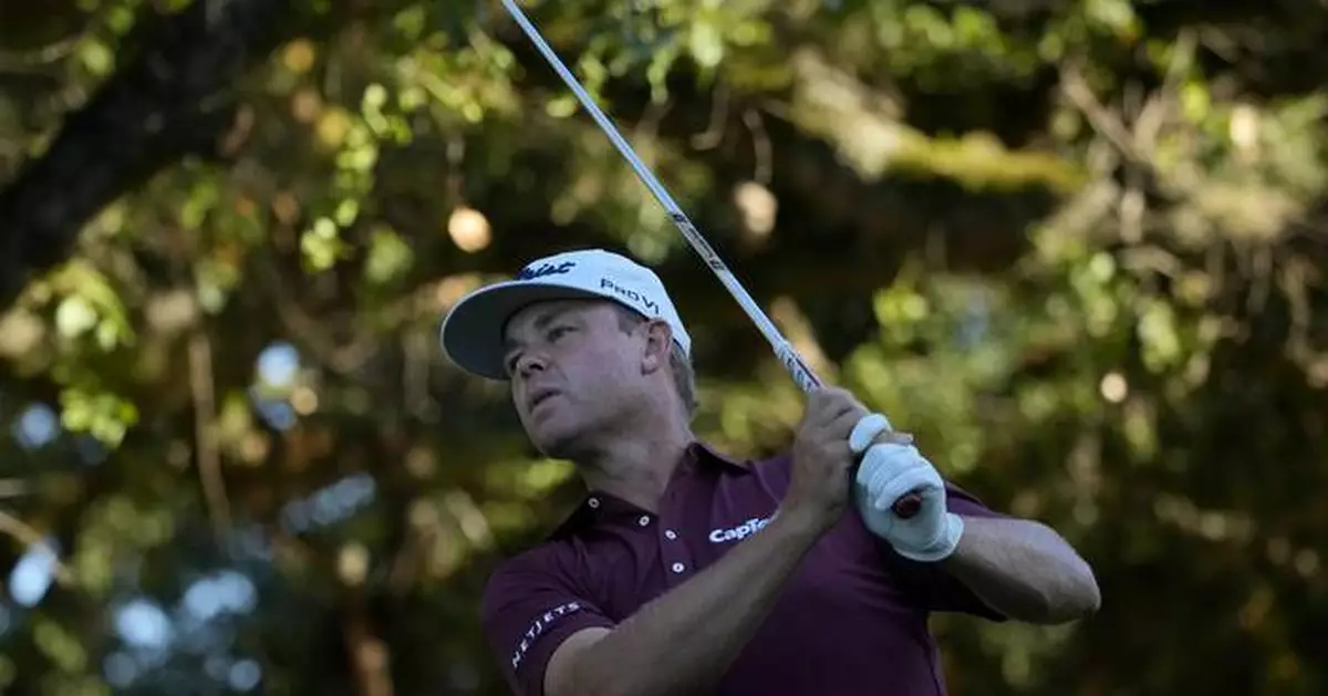 Tree-hugging Patton Kizzire takes lead at Silverado in FedEx Cup Fall opener