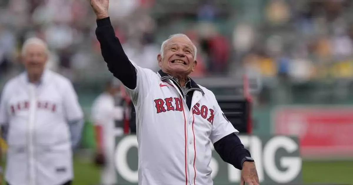 Red Sox honor radio voice Joe Castiglione who is retiring after 42 years