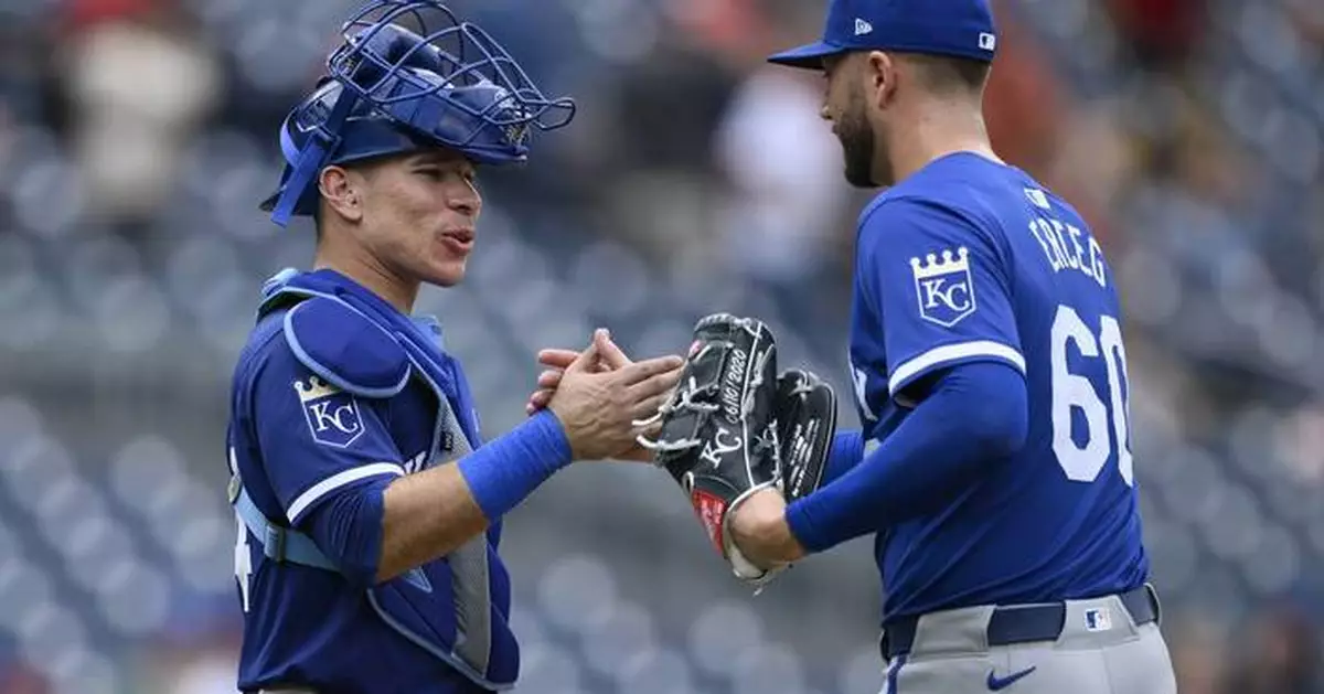 Frazier's pinch-hit, 2-run single lifts the Royals to a series sweep of the Nationals