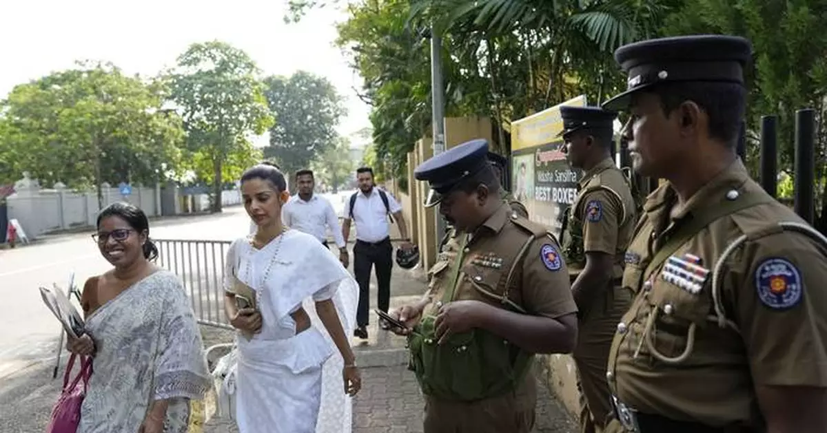 Sri Lankans vote in a presidential election that will decide how it recovers from economic crisis