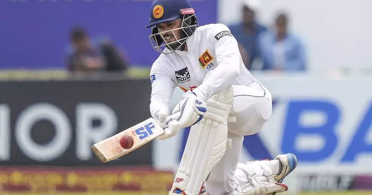 Sri Lanka in command of 2nd cricket test despite de Silva's dismissal