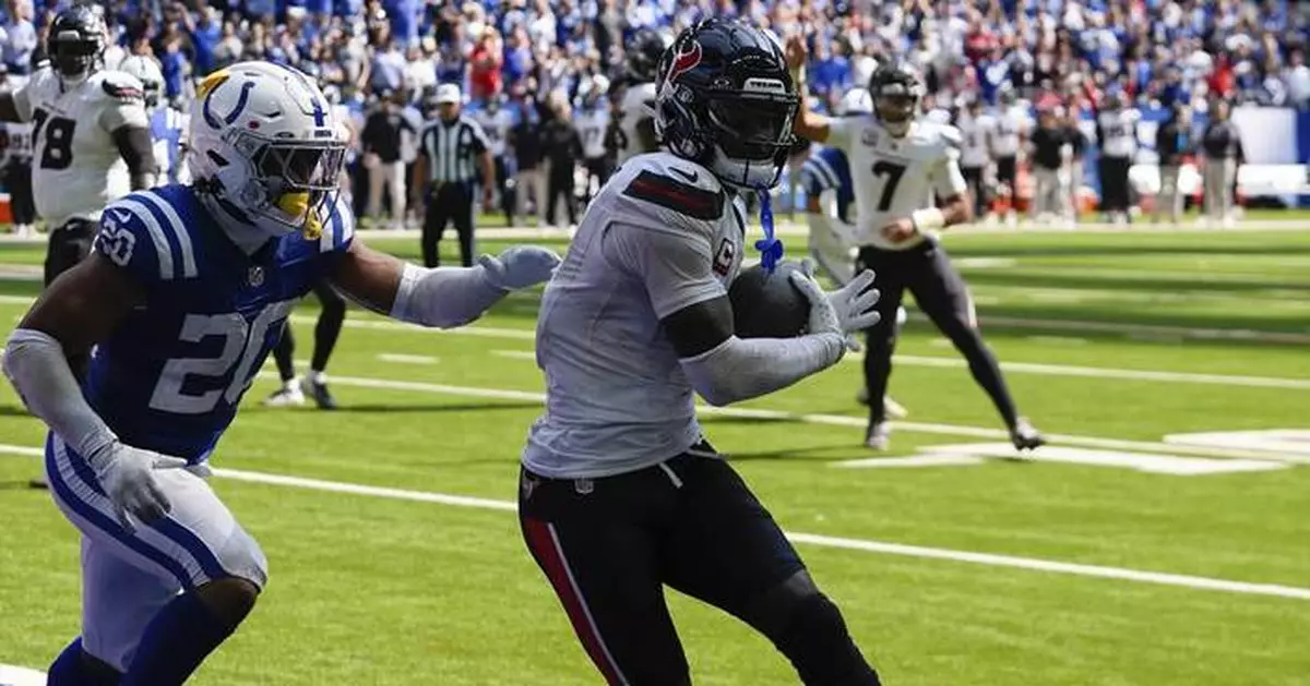 Stefon Diggs, Joe Mixon combine to lead Texans past Colts 29-27 in season opener