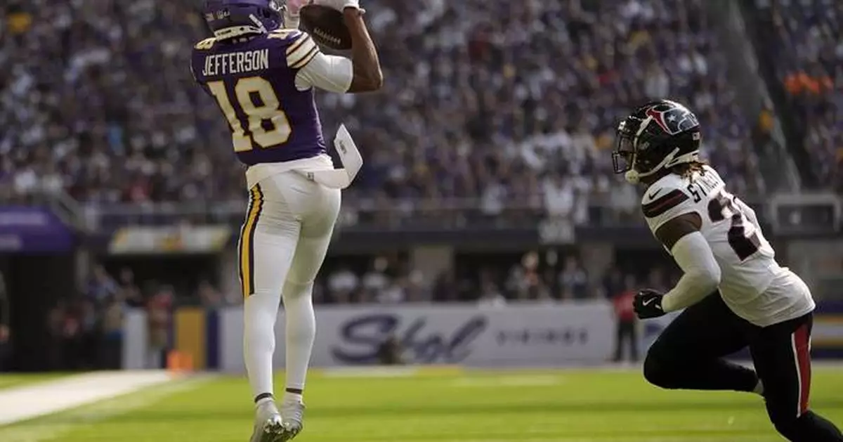 Vikings stay undefeated with 34-7 dismantling of Texans behind fierce defense, Darnold's 4 TDs