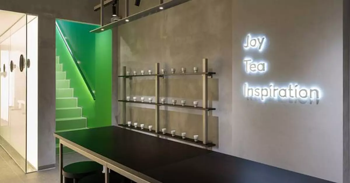 HEYTEA Opens Its First Concept Store in Myeongdong, Seoul