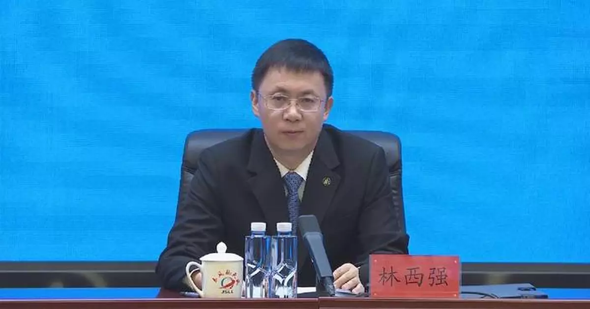China smoothly advancing manned lunar landing project: spokesman