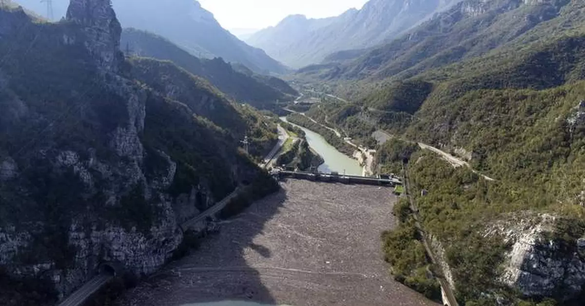 Death toll in Bosnia's floods reaches 26, with at least 1 person still missing 10 days after storm