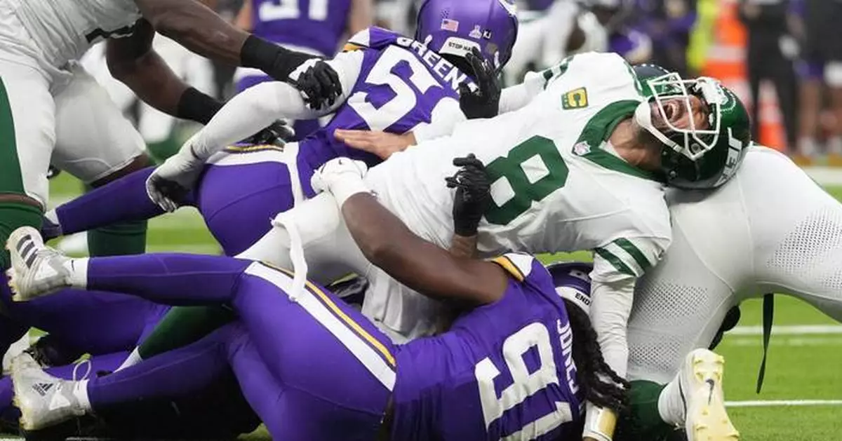 Jets' Rodgers leaves London 'banged up' with a sprained ankle and a tough loss to Vikings