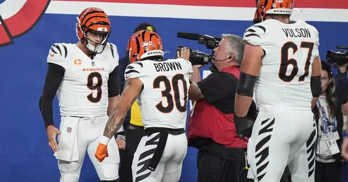 Joe Burrow runs for a TD and the Bengals' defense carries them past the Giants, 17-7