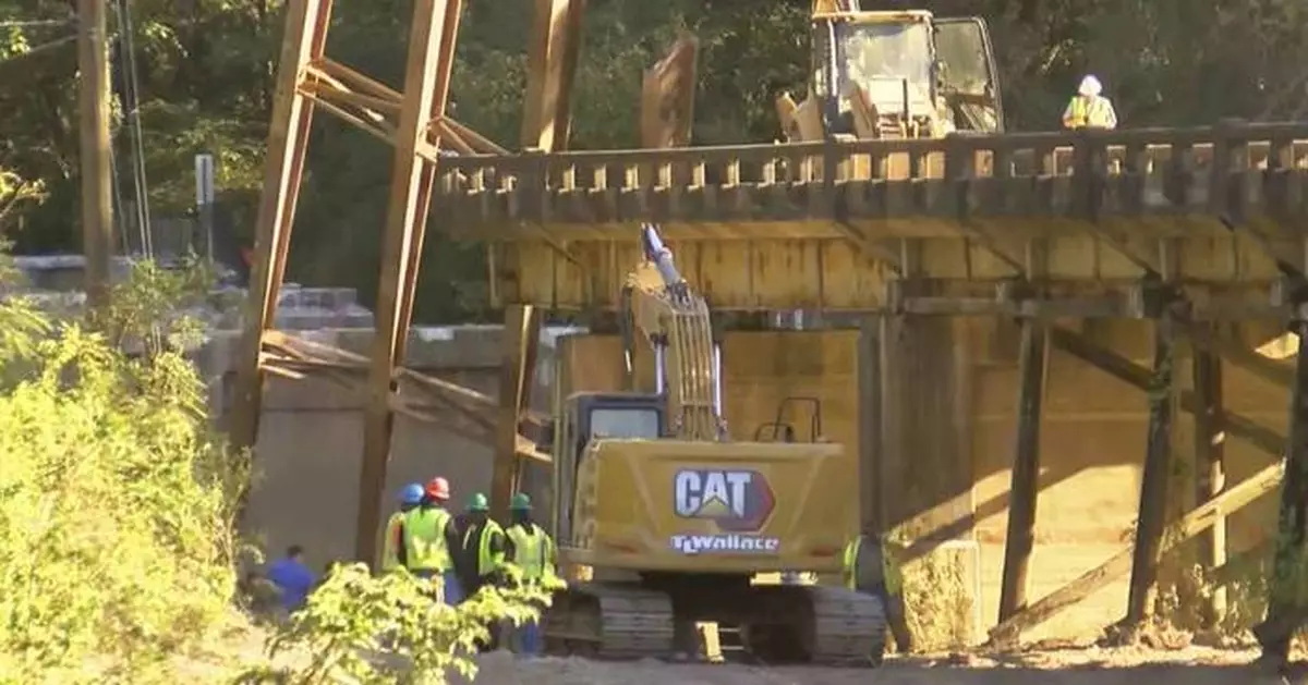 3 dead and 4 injured in collapse of Mississippi bridge being prepped for demolition