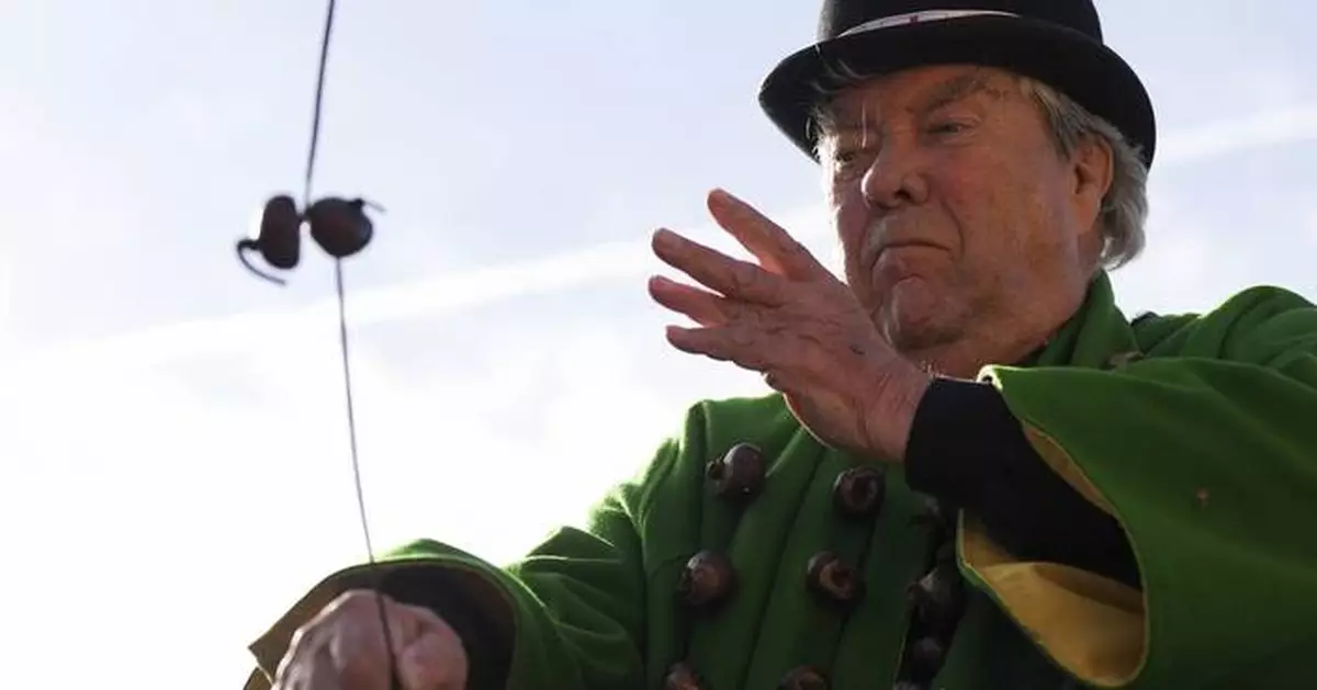 Champion cleared of cheating with a metal chestnut at the World Conker Championships