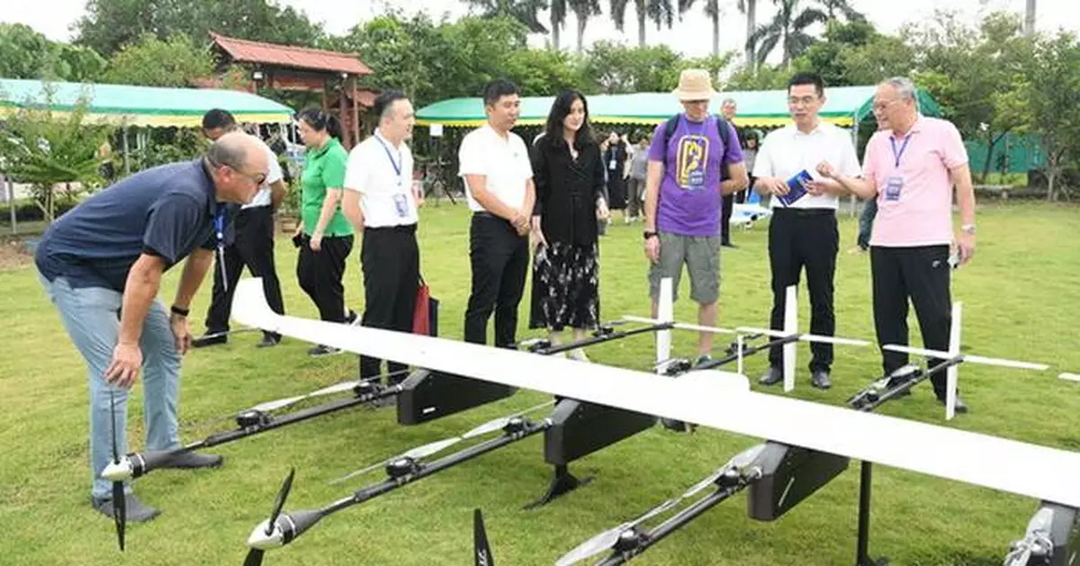 Delegation of International Communication Experts and Foreign Media Outlets Visits Emerging Industry Enterprises in Zhongshan, Guangdong Province