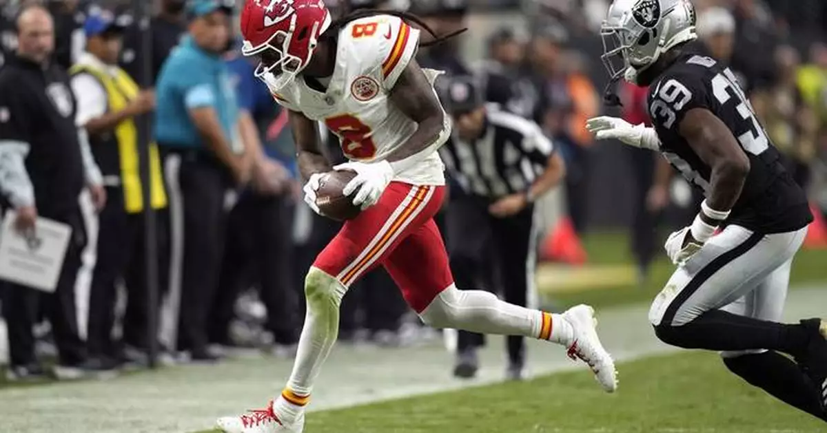 DeAndre Hopkins makes promising debut as Chiefs run win streak to 13 straight by beating the Raiders