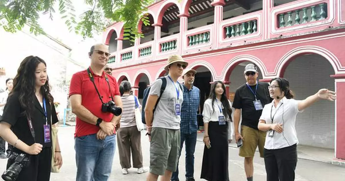 Delegation of International Communication Experts and Foreign Media Outlets Visit Zhongshan to Experience the City's Hustle and Bustle