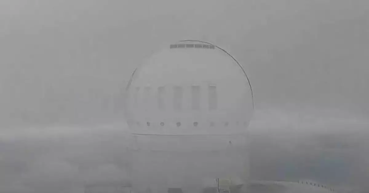 Snow in Hawaii? Cold air and moisture deliver snow to the state's tallest mountain