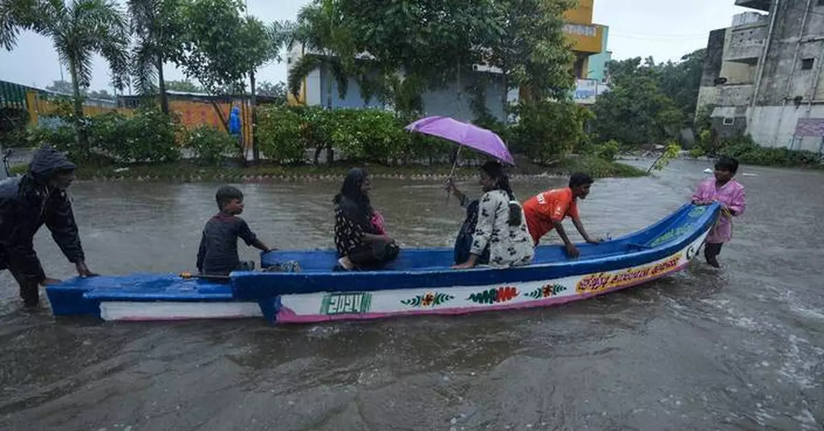 Monsoon flooding closes schools and offices in India's southern IT hubs