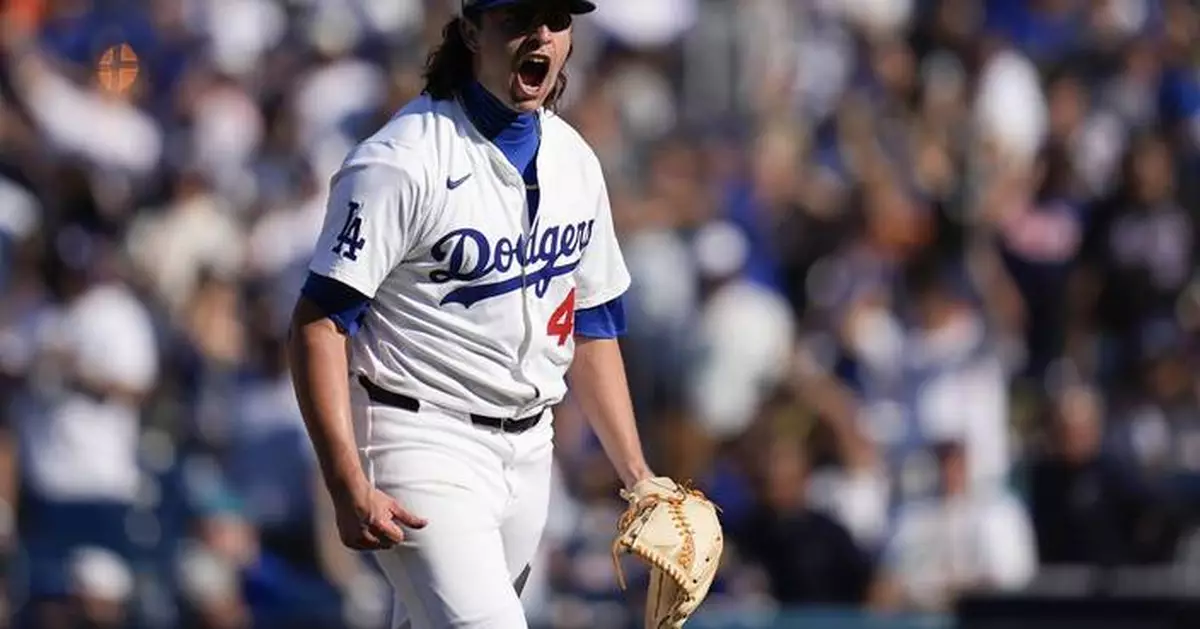 Snake slithers through Dodgers dugout during NLCS loss to Mets