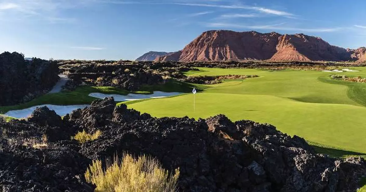 Stephan Jaeger chips in twice and shoots 63 to lead Black Desert Championship