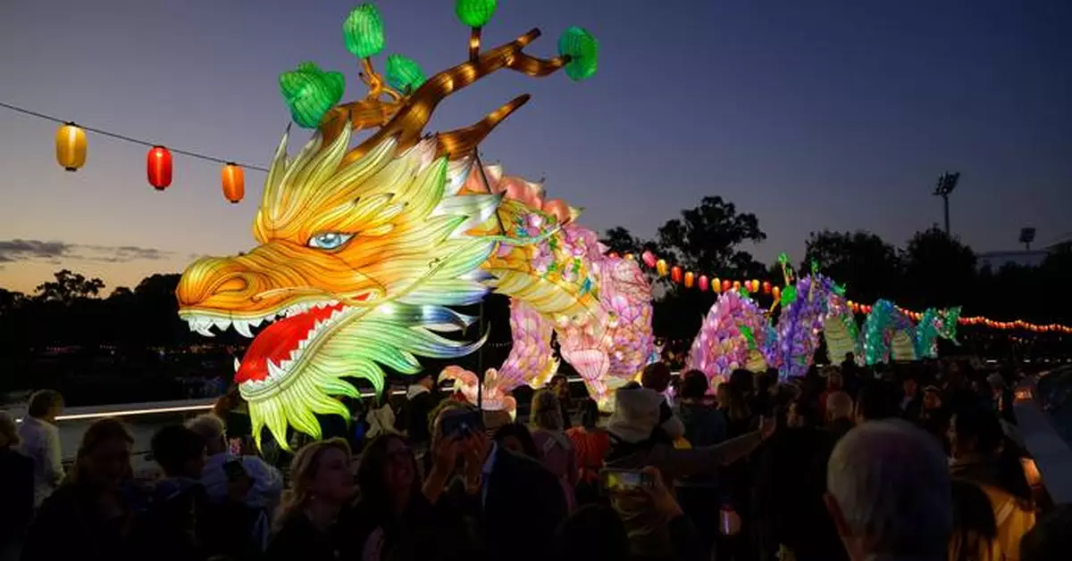 Hong Kong Dragon Lantern Debuts at OzAsia Festival in Adelaide Celebrating Cultural Exchange