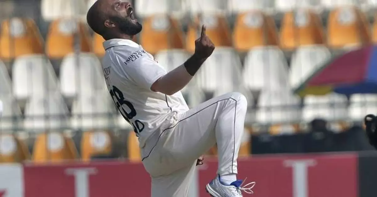 Spinners Khan and Ali claim all 20 England wickets to earn Pakistan a 152-run win in 2nd test