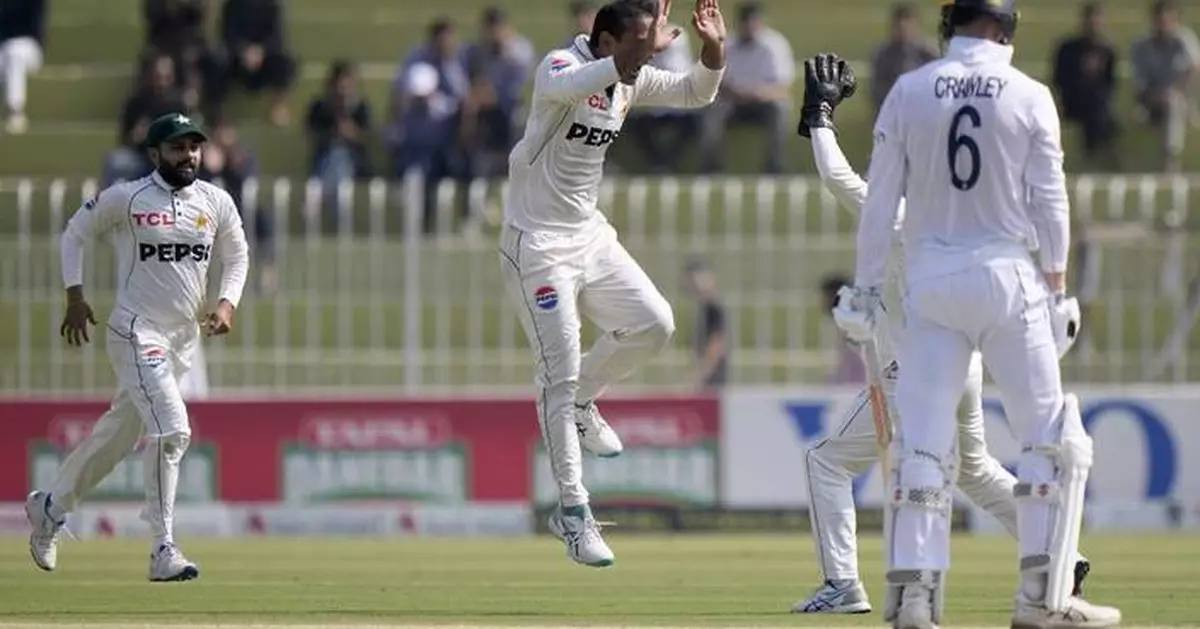 Pakistan spinners Khan and Ali suppress England's top order in start to 3rd cricket test