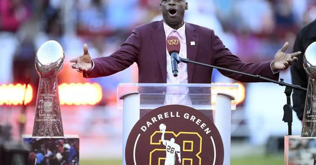 Darrell Green gets his No. 28 retired by Washington more than two decades since his final season