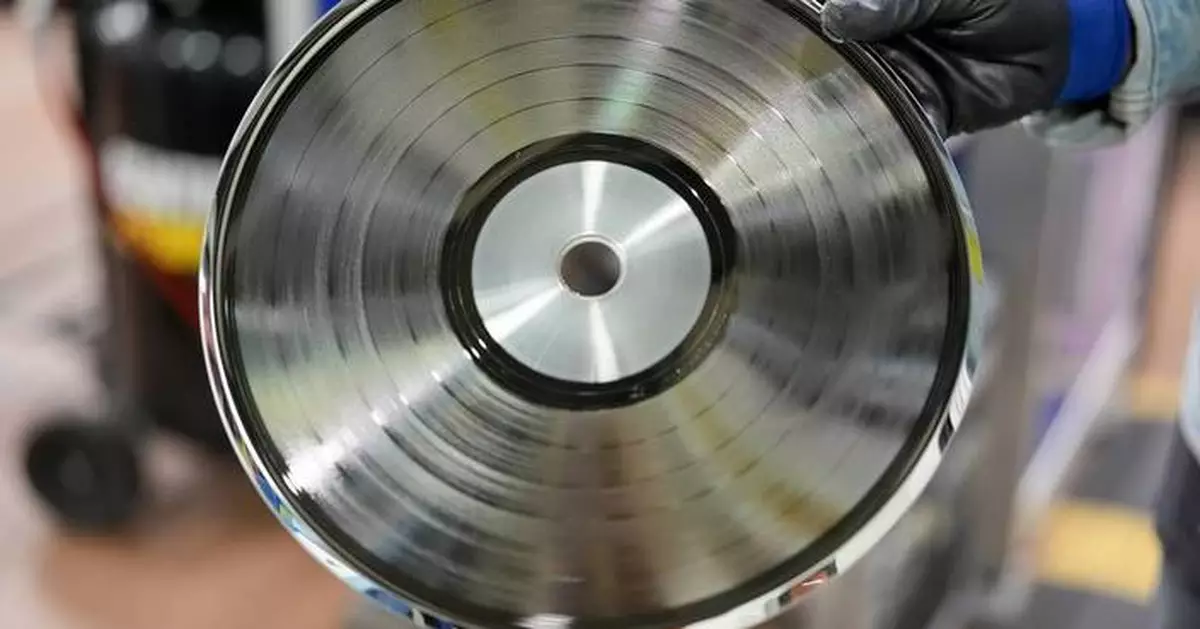 Vinyl thrives at United Record Pressing as the nation's oldest record maker plays a familiar tune