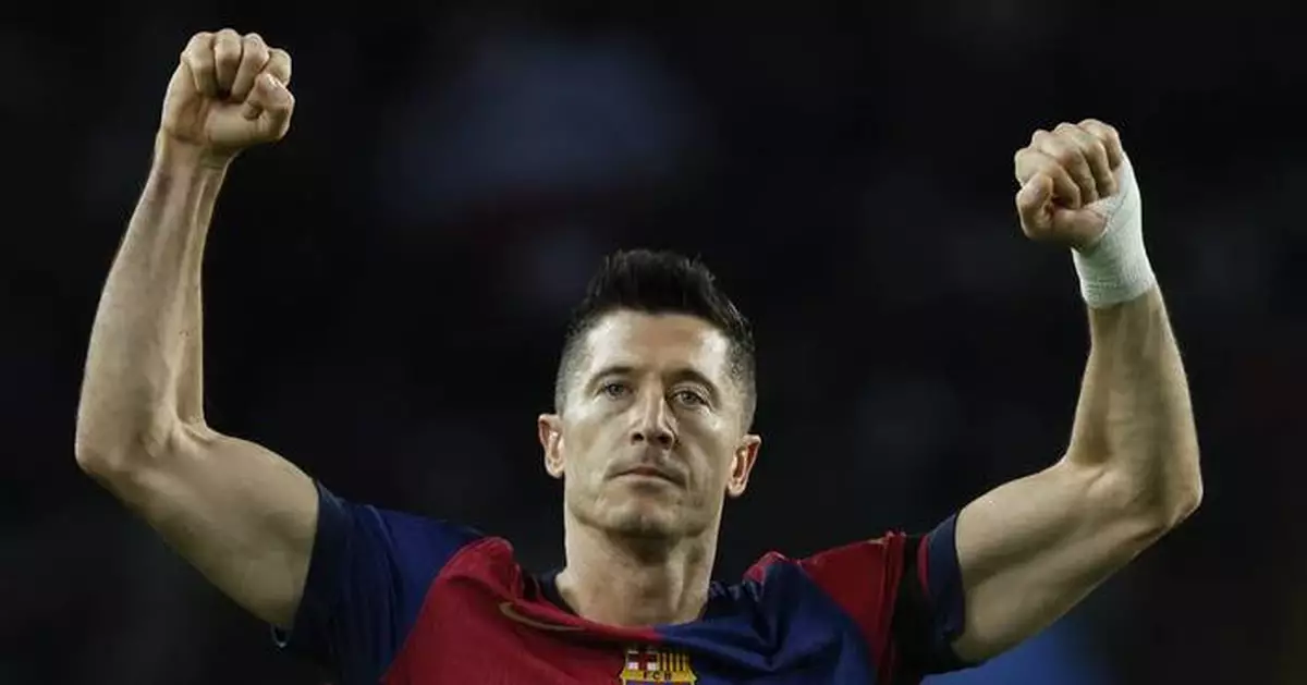 Lewandowski extends scoring streak as Barcelona routs Sevilla ahead of 'clasico' against Real Madrid