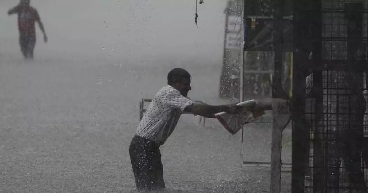 Sri Lanka closes schools as floods hammer the capital