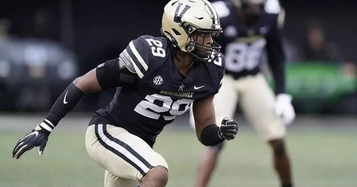 Vanderbilt edge rusher Capers taken to hospital for injury against Kentucky but returns to sideline