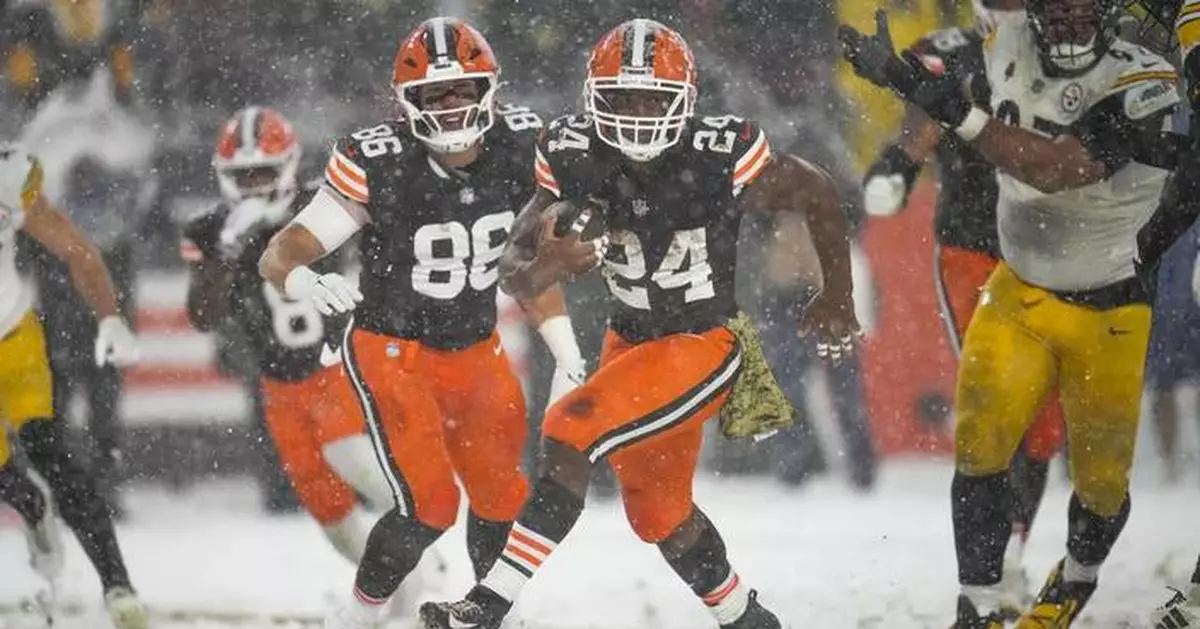 Nick Chubb plows through heavy snow for 2-yard TD, giving Browns 24-19 win over Steelers